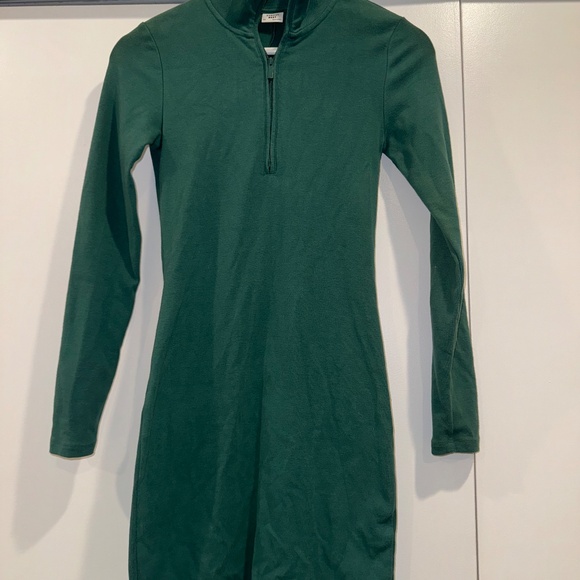 Aritzia Sunday Best Half-Zip Dress - Picture 2 of 4